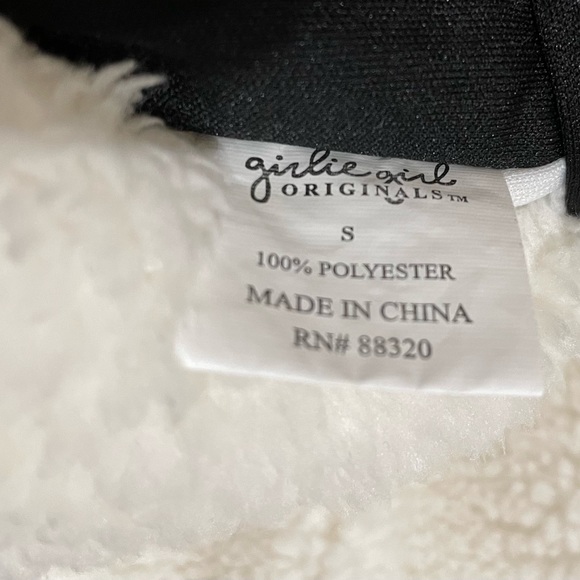 Women’s C.C. Exclusives fuzzy vest cream size small - Picture 6 of 7